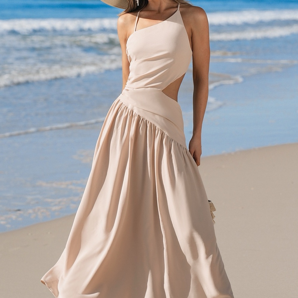 Chic Backless Cream Maxi Dress
